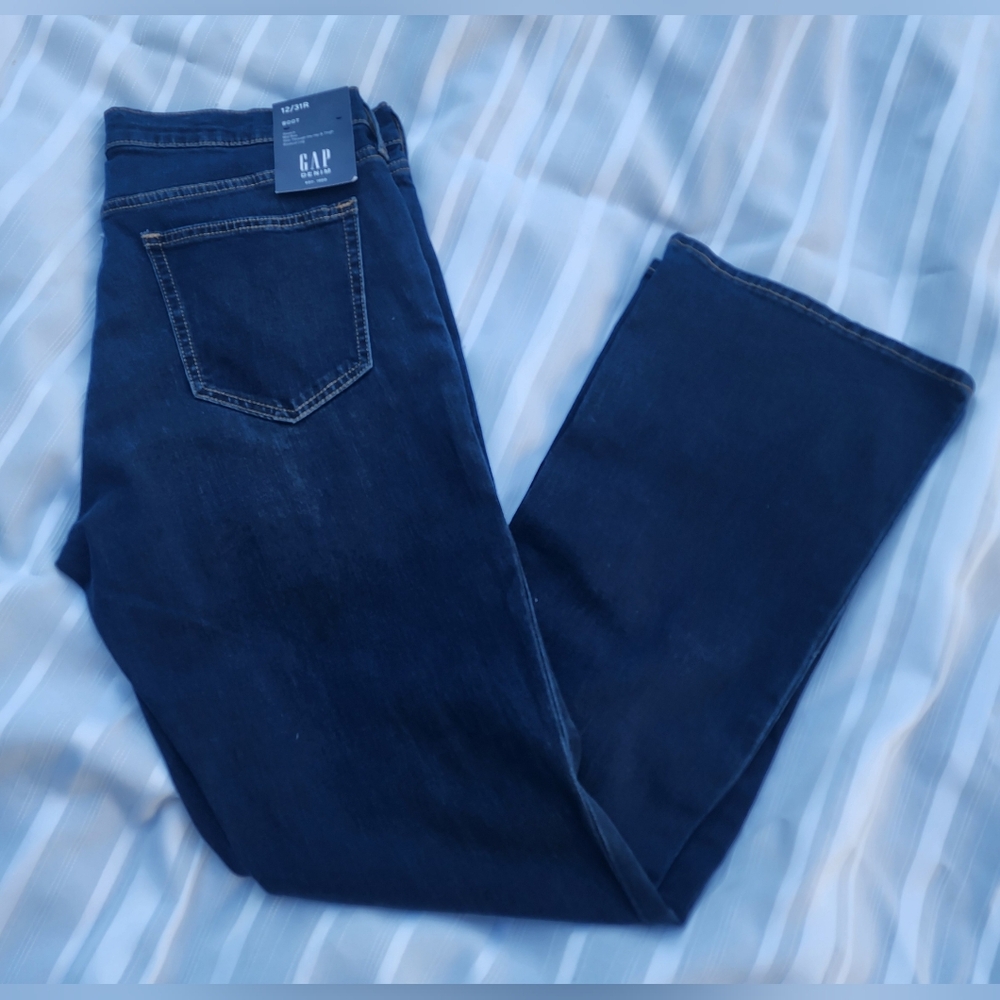 NWT GAP Denim Womens Jeans Size 12/31R Stretch Dark Wash Comfort Casual Boot…